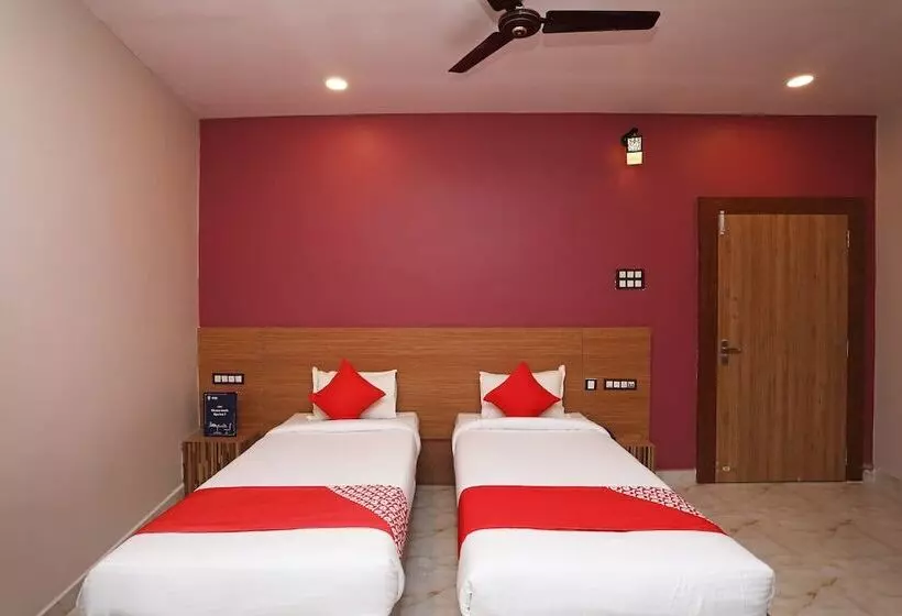 هتل Oyo 28645 Nirmalya Plaza