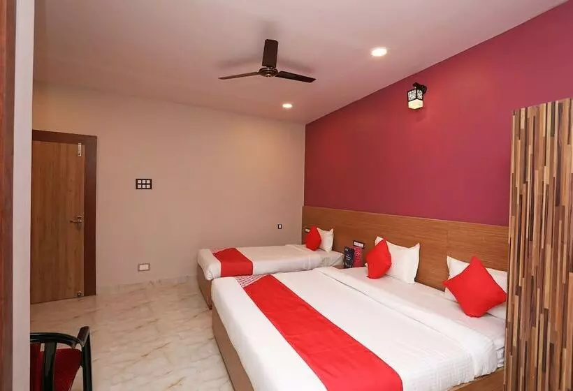 هتل Oyo 28645 Nirmalya Plaza