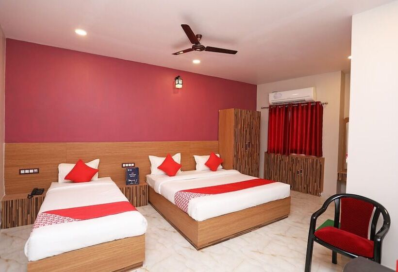 בית מלון כפרי Oyo 28645 Nirmalya Plaza