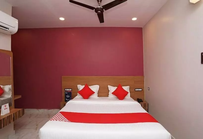هتل Oyo 28645 Nirmalya Plaza
