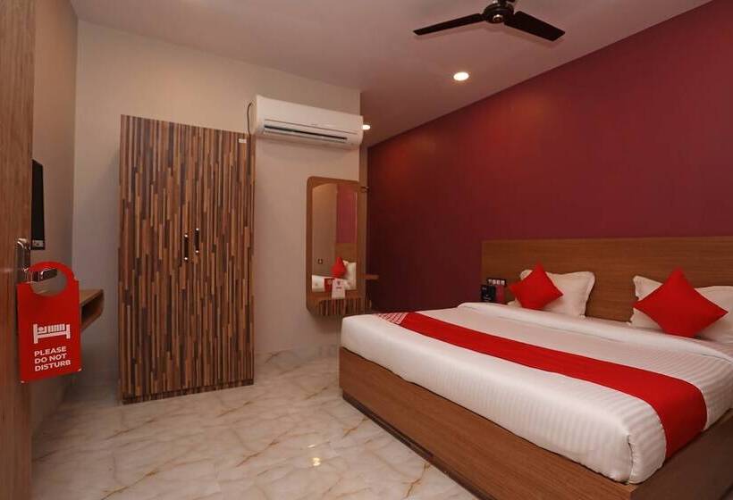 בית מלון כפרי Oyo 28645 Nirmalya Plaza