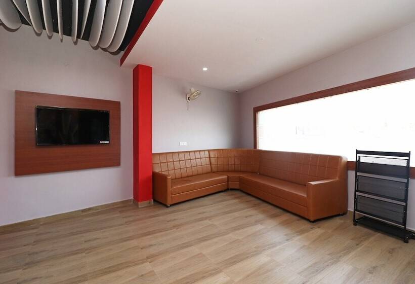 בית מלון כפרי Oyo 28645 Nirmalya Plaza