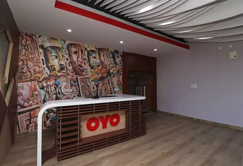 هتل Oyo 28645 Nirmalya Plaza