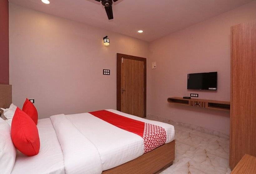 בית מלון כפרי Oyo 28645 Nirmalya Plaza