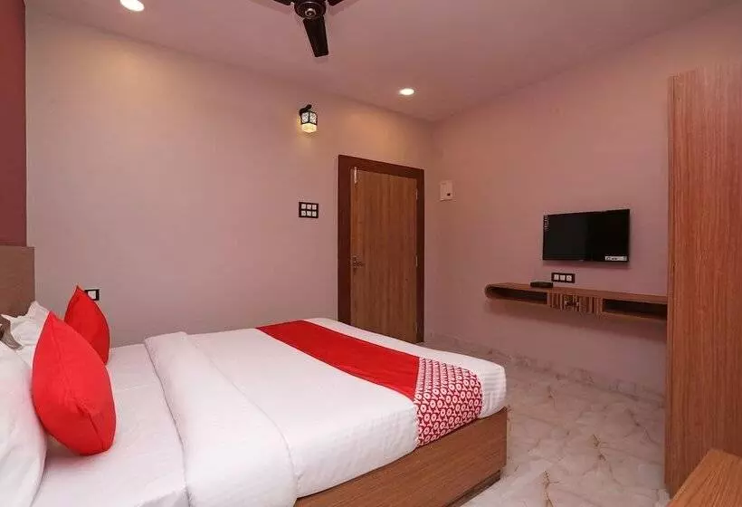 هتل Oyo 28645 Nirmalya Plaza