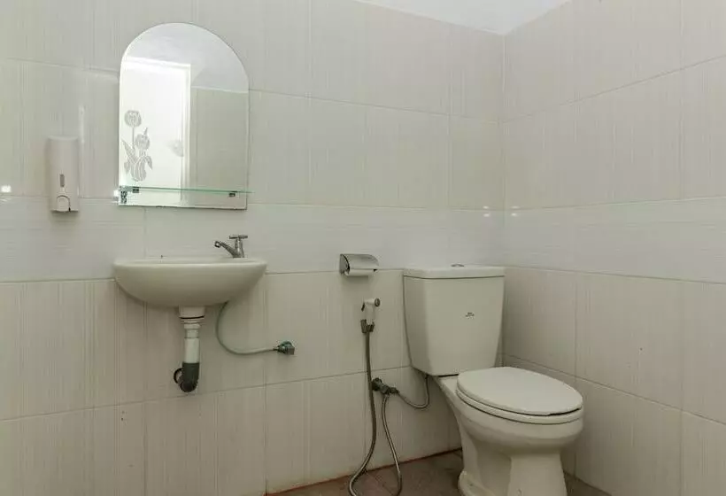 هتل Reddoorz Near Pantai Panjang Bengkulu