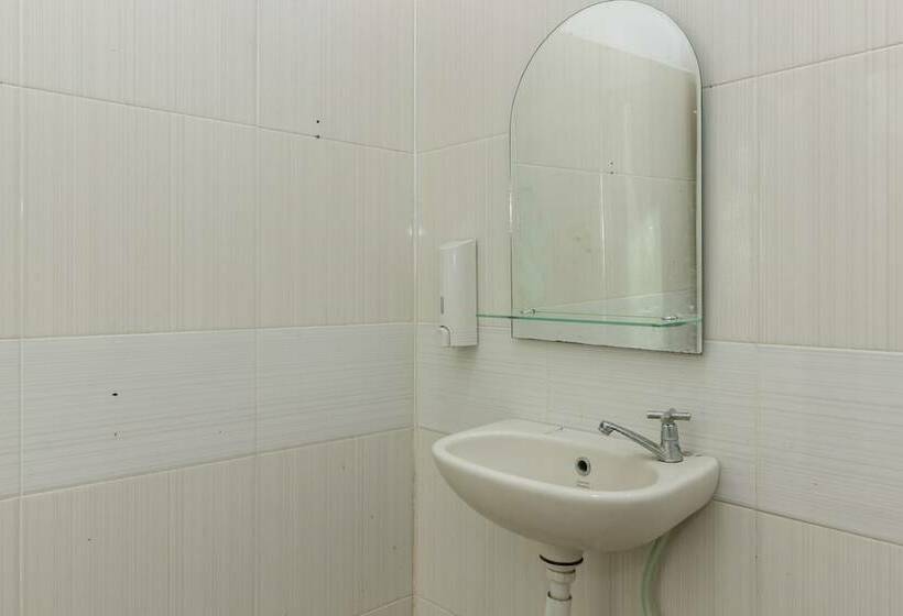 Hotel Reddoorz Near Pantai Panjang Bengkulu