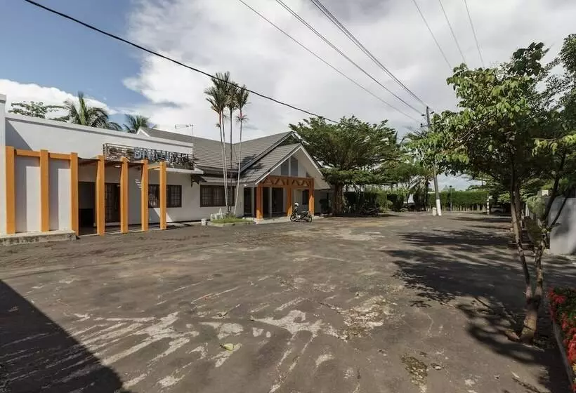 هتل Reddoorz Near Pantai Panjang Bengkulu