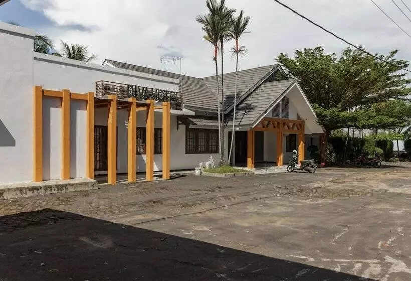 هتل Reddoorz Near Pantai Panjang Bengkulu