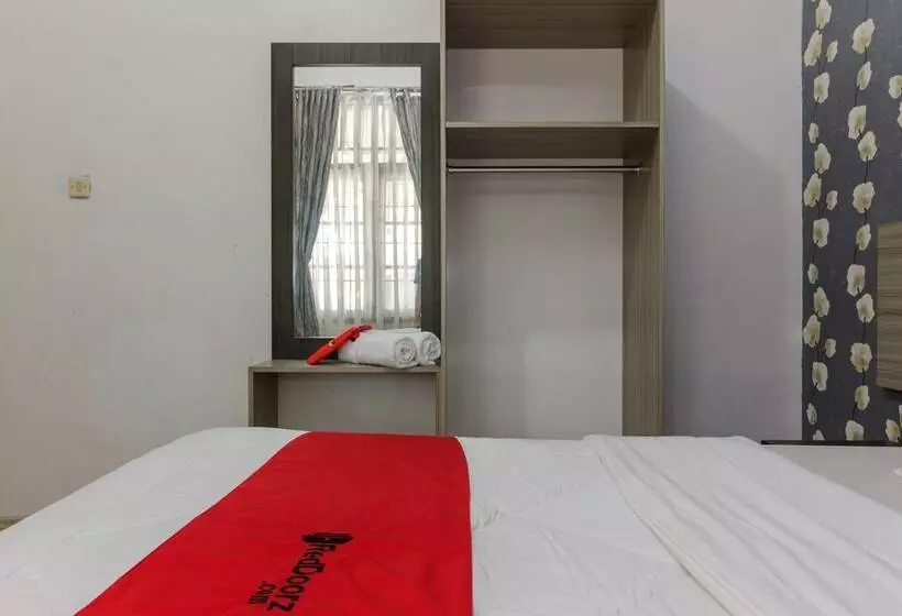 هتل Reddoorz Near Pantai Panjang Bengkulu
