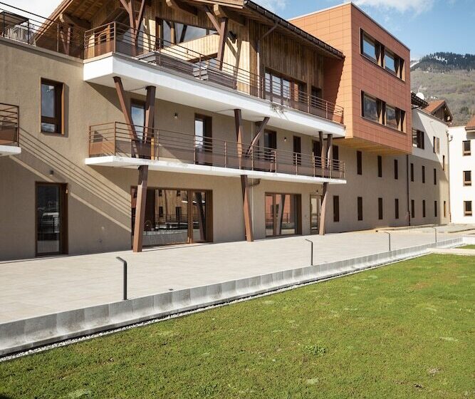 ホテル Base Camp Lodge Bourg Saint Maurice