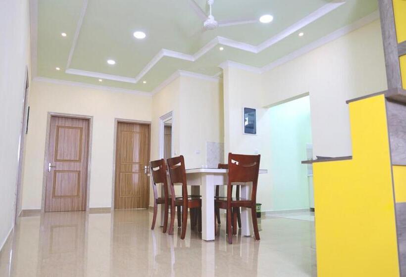 پانسیون Clove Beach