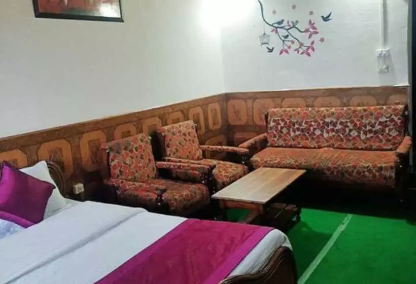 Hotelli Goroomgo Tribhuwan Ranikhet