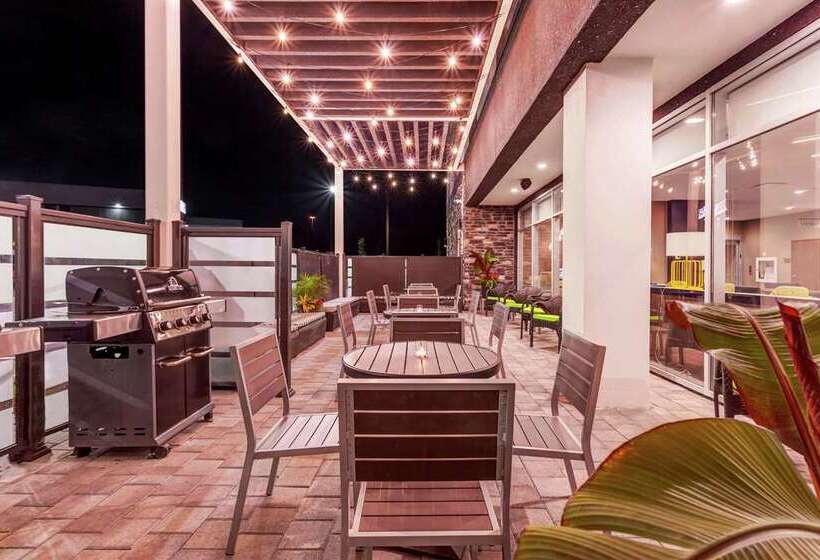 هتل Home2 Suites By Hilton Toronto Brampton