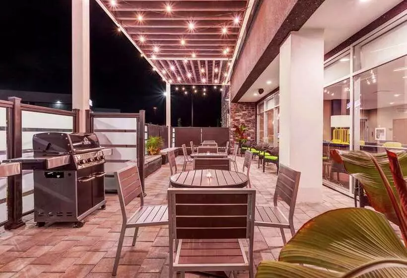 هتل Home2 Suites By Hilton Toronto Brampton