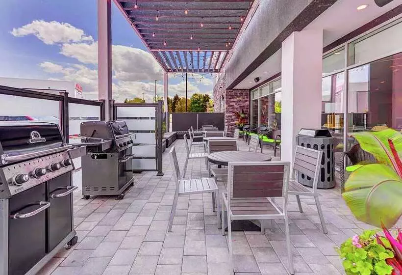هتل Home2 Suites By Hilton Toronto Brampton