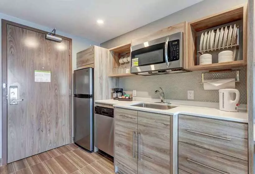 هتل Home2 Suites By Hilton Toronto Brampton