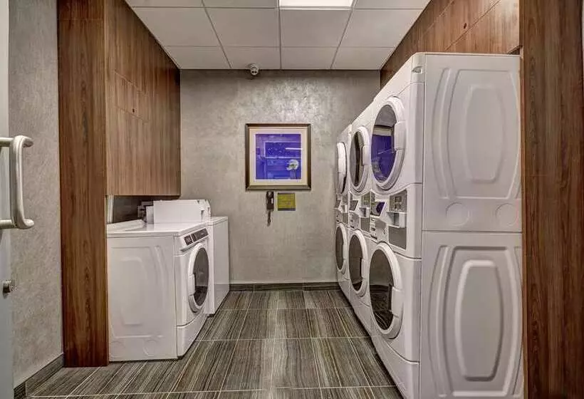 هتل Home2 Suites By Hilton Toronto Brampton