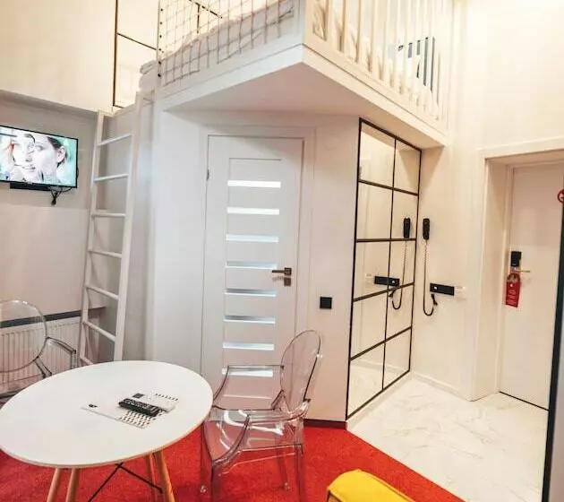 Cities Gallery Apart