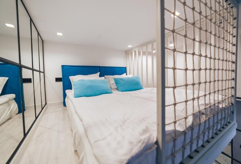 Cities Gallery Apart