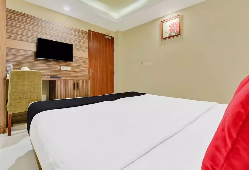 Hotel Capital O 36036 Royal Central