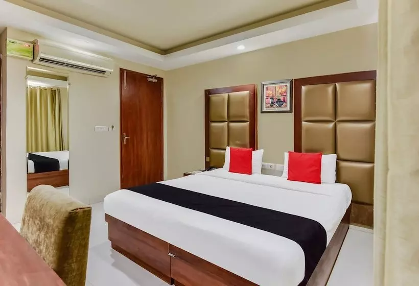 Hotel Capital O 36036 Royal Central