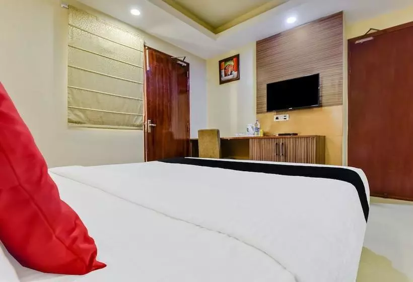 Hotel Capital O 36036 Royal Central