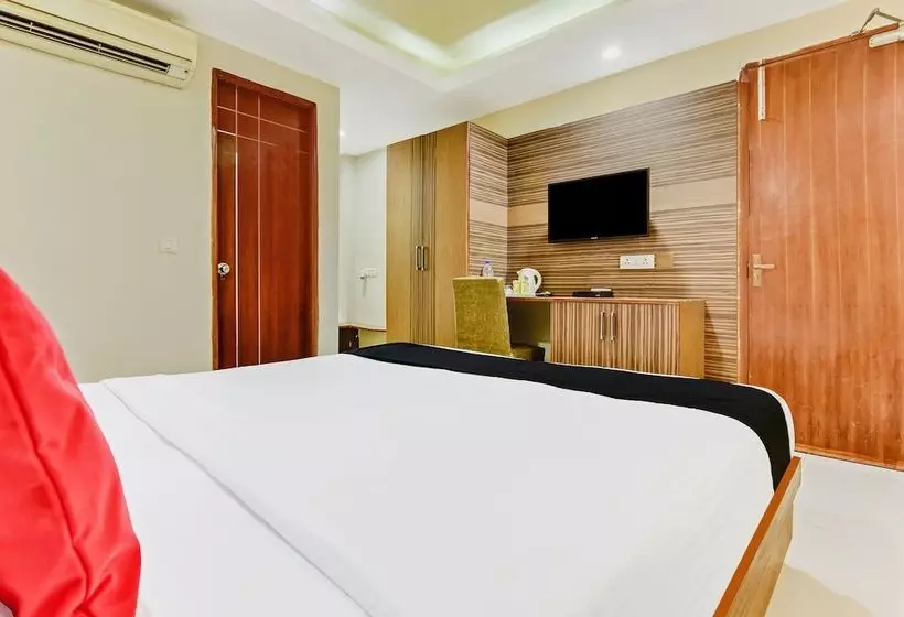 Hotel Capital O 36036 Royal Central