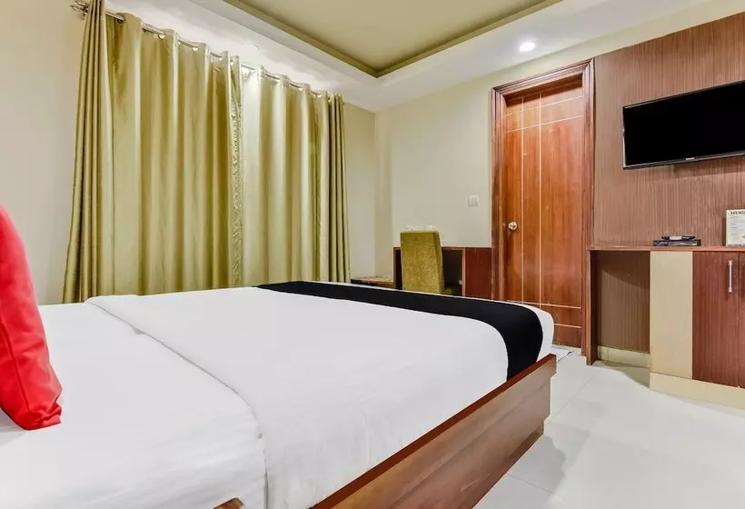 Hotel Capital O 36036 Royal Central