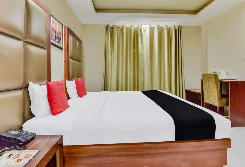 Hotel Capital O 36036 Royal Central