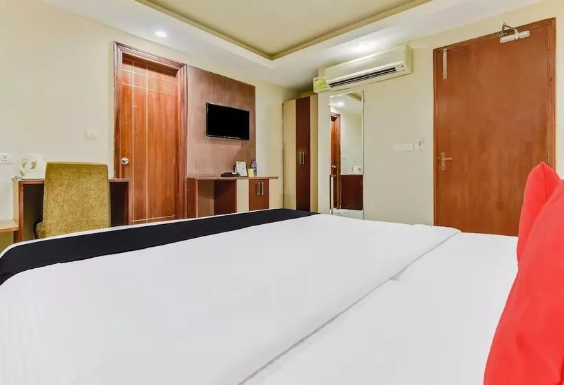 Hotel Capital O 36036 Royal Central