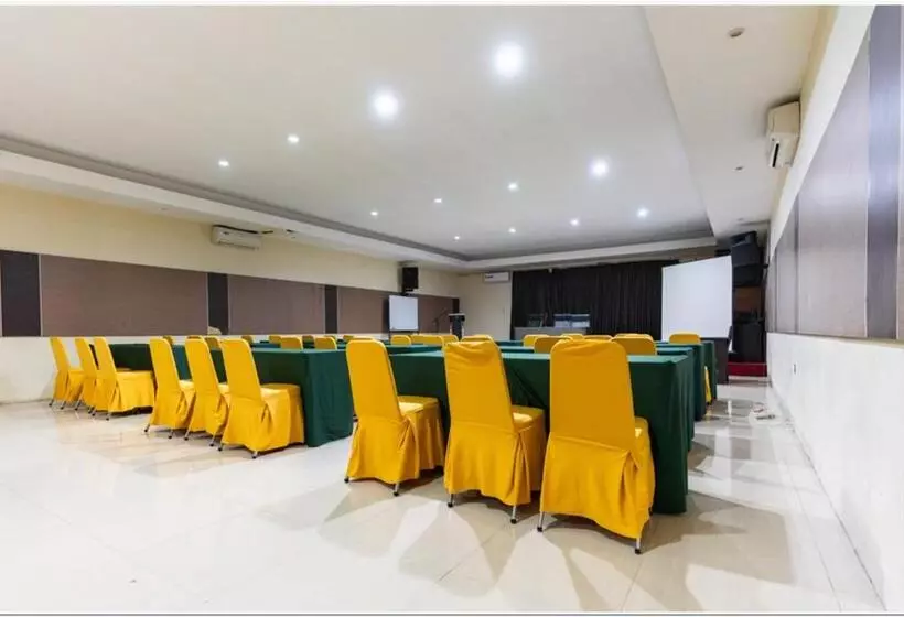 ペンション Reddoorz Plus @ Hertasning Area