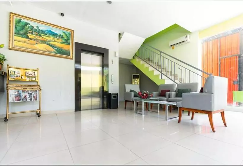 ペンション Reddoorz Plus @ Hertasning Area