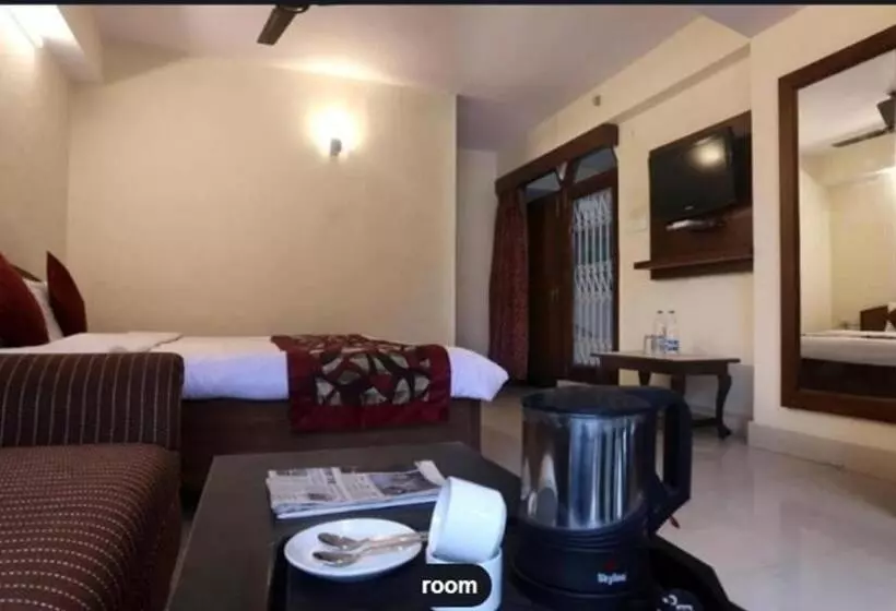 Moon Hotel Mallital, Near Nainital High Court