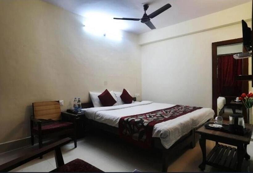 Moon Hotel Mallital, Near Nainital High Court