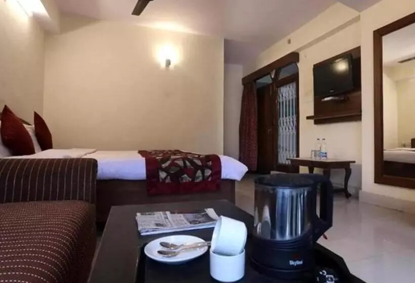 Moon Hotel Mallital, Near Nainital High Court