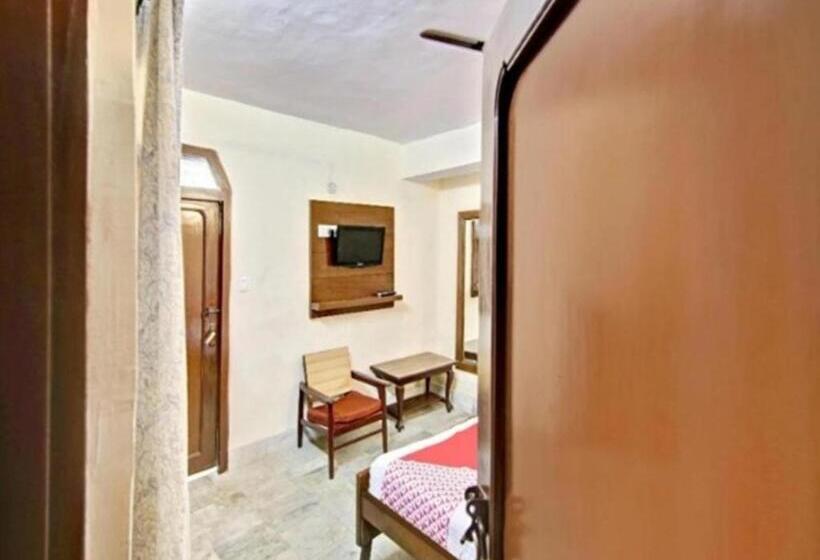 Moon Hotel Mallital, Near Nainital High Court