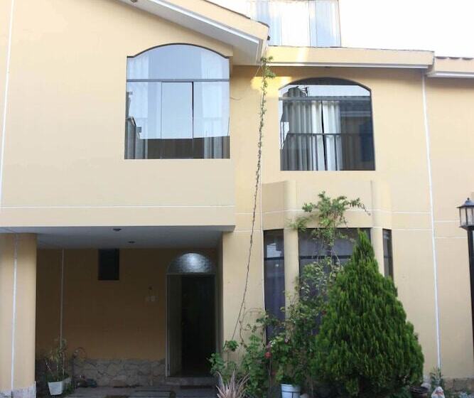 ベッドアンドブレックファースト Hostal Mochileros Tacna