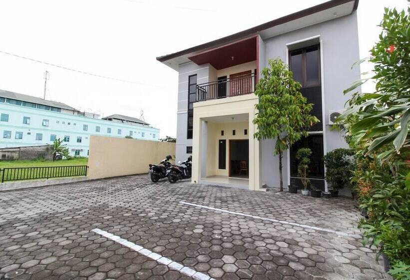 פנסיון Reddoorz Near Rumah Sakit Condong Catur