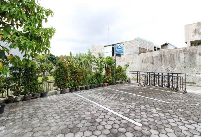 פנסיון Reddoorz Near Rumah Sakit Condong Catur