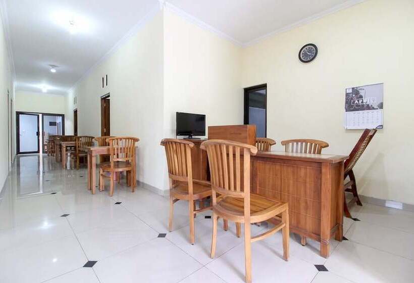 פנסיון Reddoorz Near Rumah Sakit Condong Catur