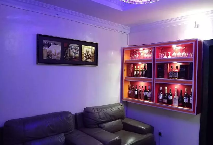هتل Mitos Luxury Suites
