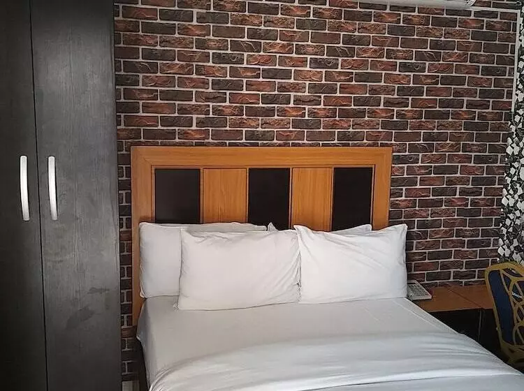 هتل Mitos Luxury Suites