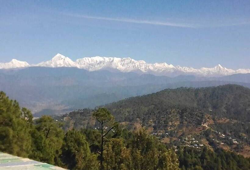 בית מלון כפרי Trishul Regency