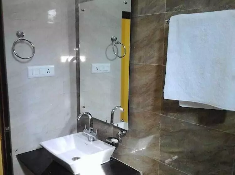 ホテル Trishul Regency