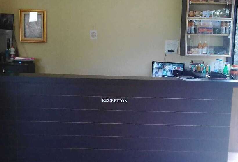 בית מלון כפרי Trishul Regency