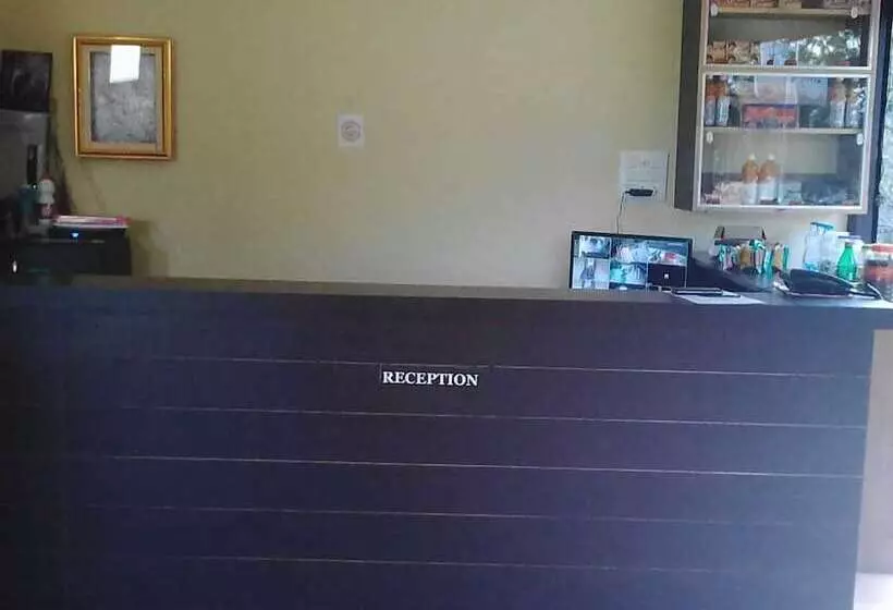 ホテル Trishul Regency