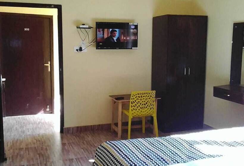 בית מלון כפרי Trishul Regency