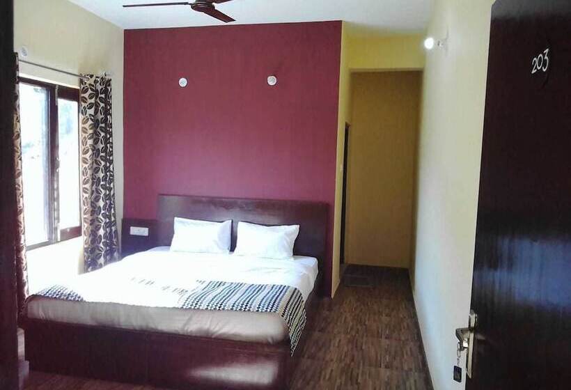 בית מלון כפרי Trishul Regency