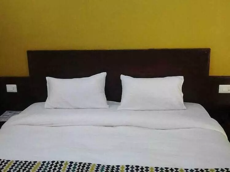 ホテル Trishul Regency